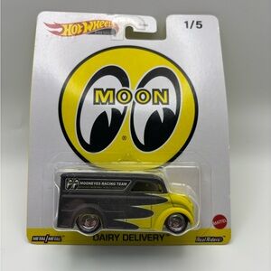 Hot Wheels Premium Mooneyes Dairy Delivery Van – Real Riders – Metal – Sealed
